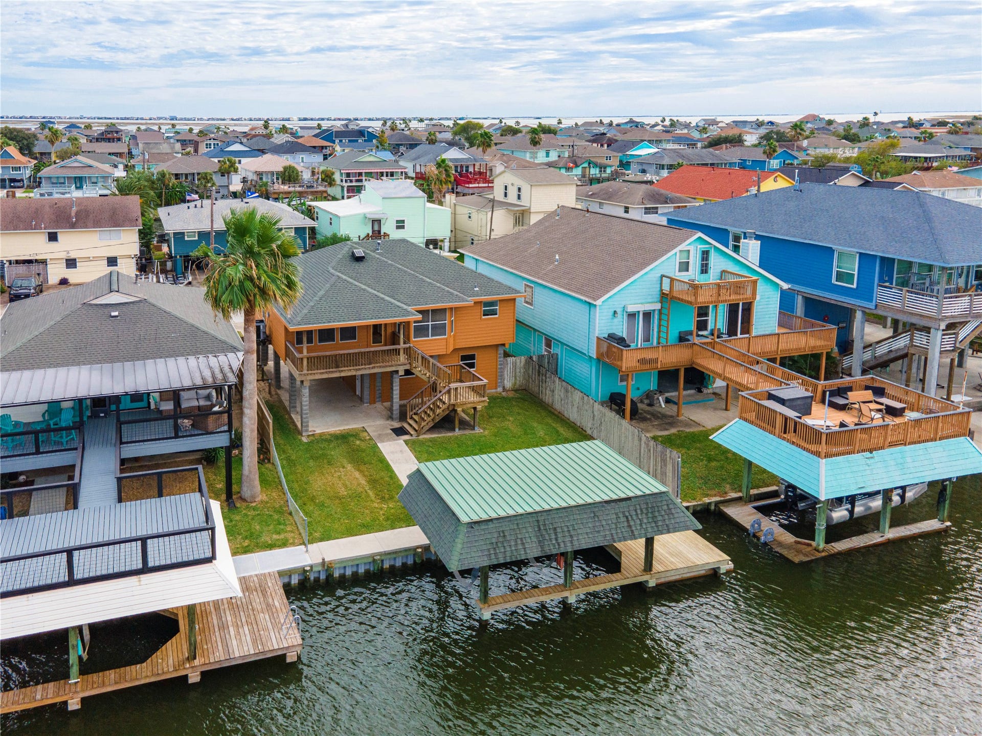 582 Warsaw Street, Bayou Vista, TX 77563 582 Warsaw Street, Bayou Vista, TX 77563