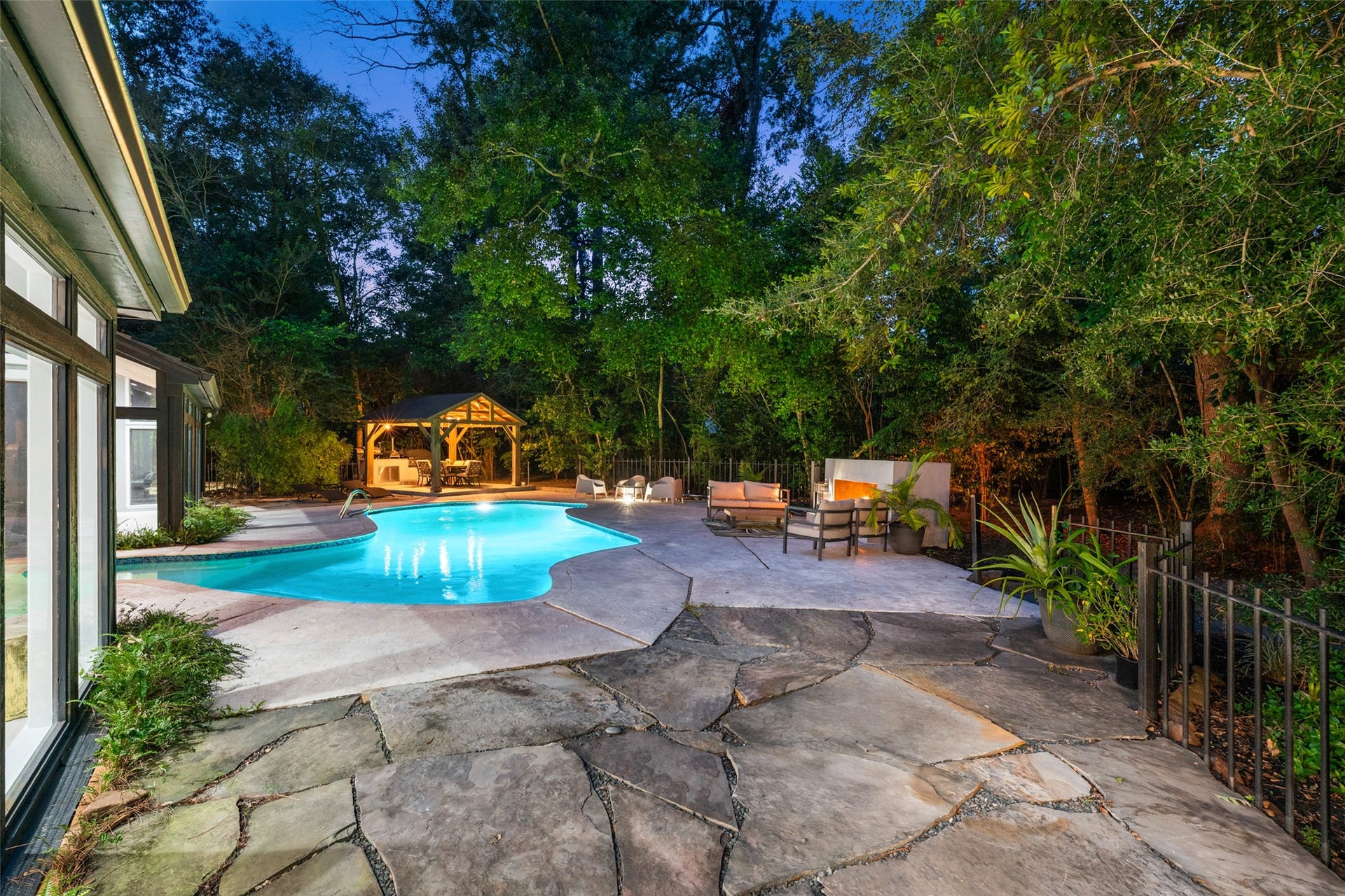 2411 Oakbank Drive, Kingwood, TX 77339 2411 Oakbank Drive, Kingwood, TX 77339