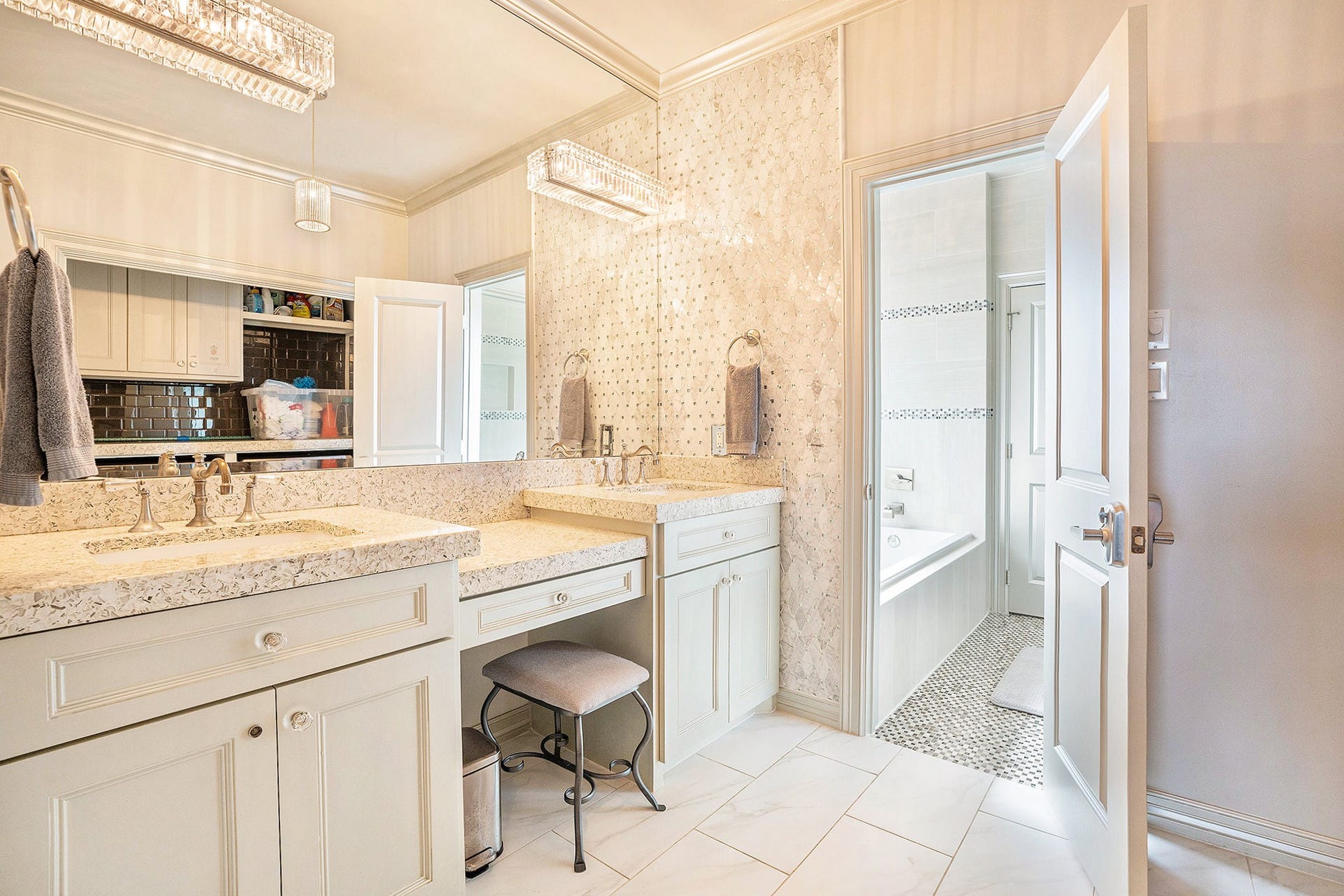 1171 Sailfish Street, Bayou Vista, TX 77563 1171 Sailfish Street, Bayou Vista, TX 77563