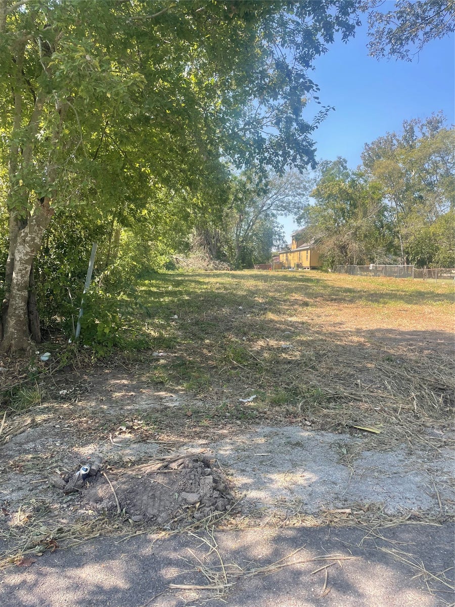 Property photo for 9515 Willow Street, Houston, TX