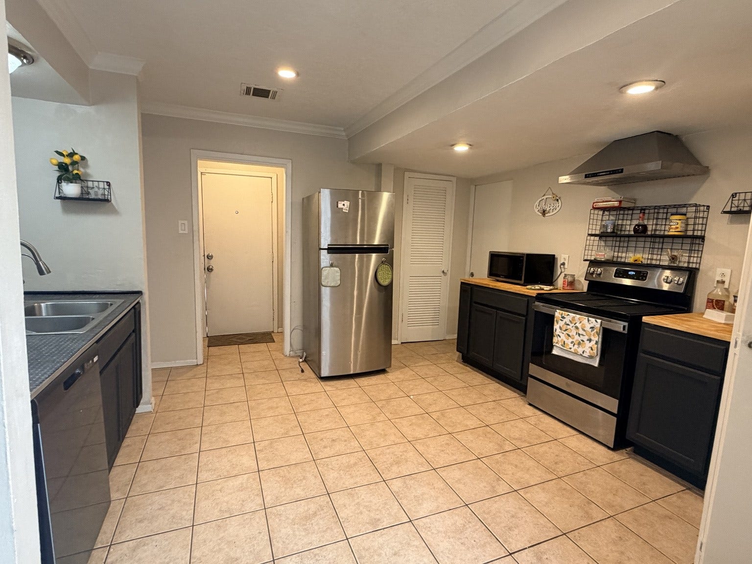 6122 Gallant Forest Drive, Houston, TX 77088 Actual kitchen