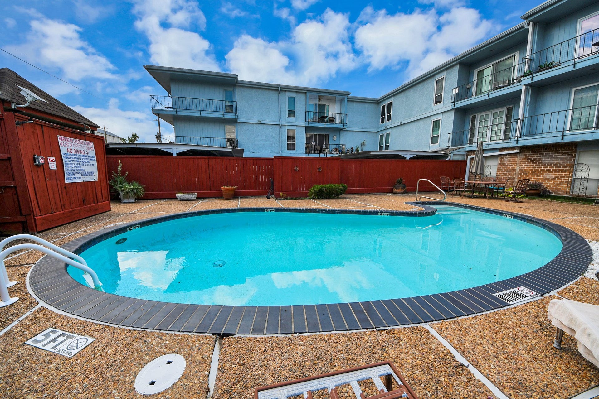 505 Westcott Street, #207, Houston, TX 77007 Enjoy relaxing and unwinding at the community pool, perfect for soaking up the sun and enjoying a refreshing swim.