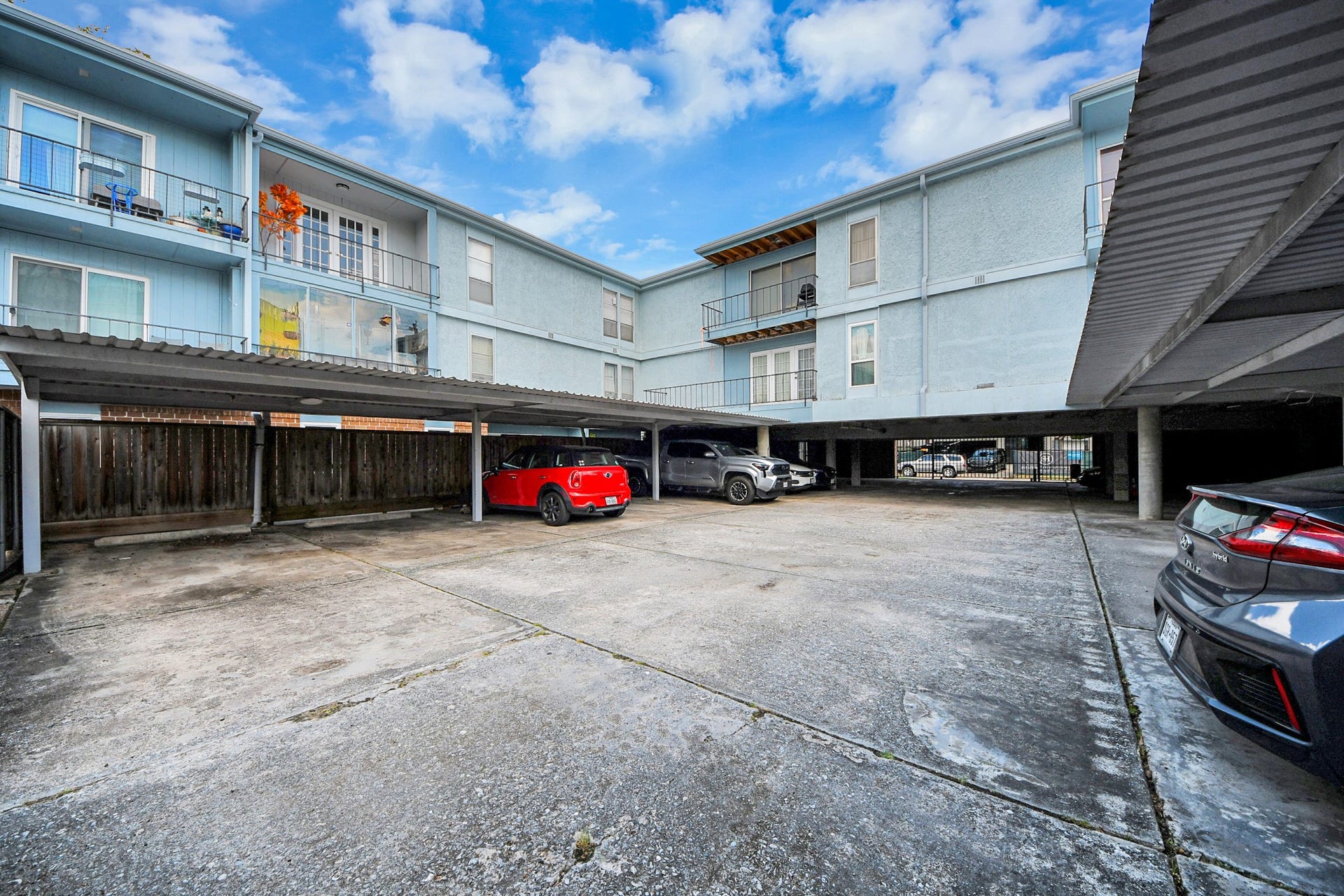 505 Westcott Street, #207, Houston, TX 77007 Spacious community parking area with convenient covered parking and easy access to the building.