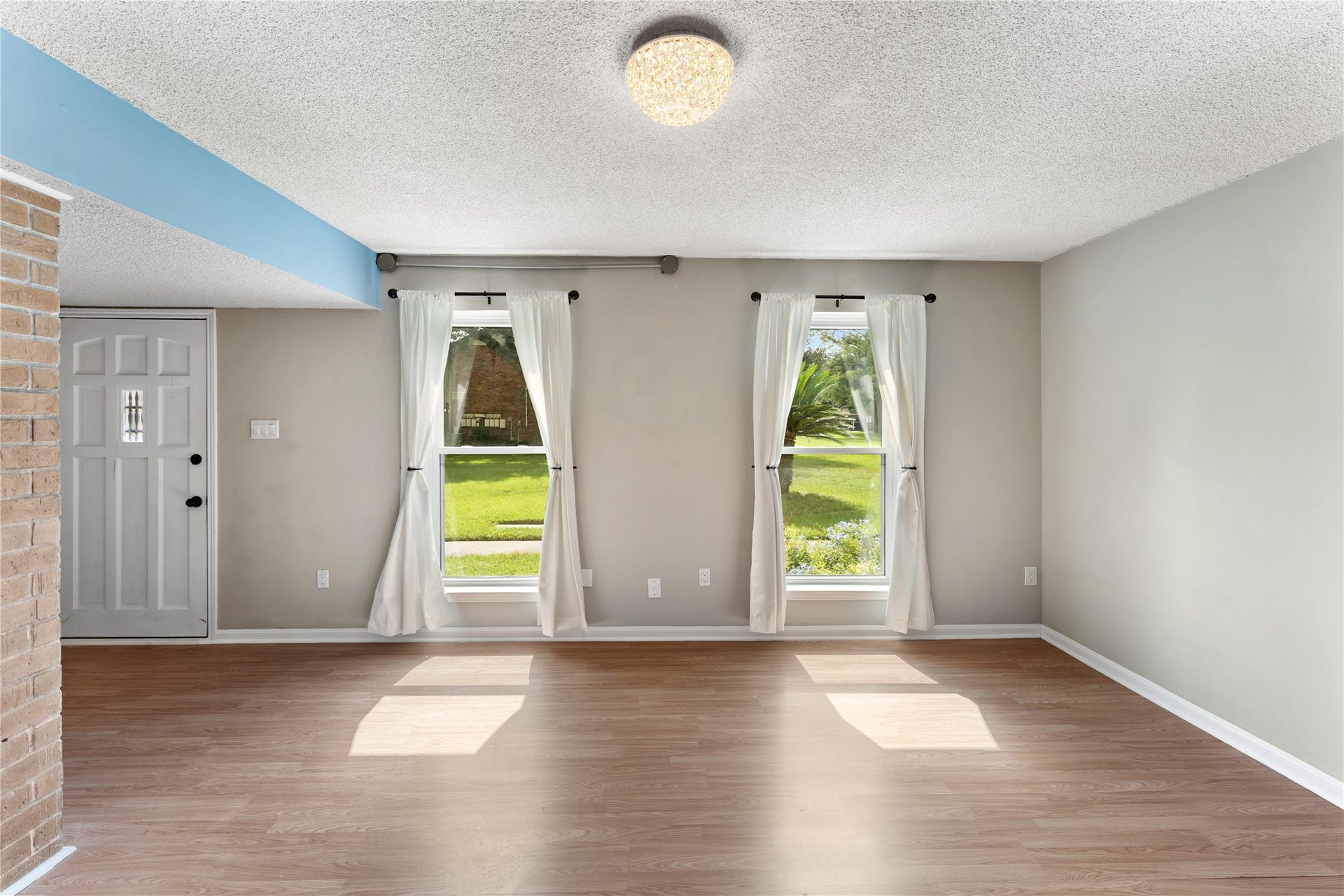 Lovely natural light in the living room