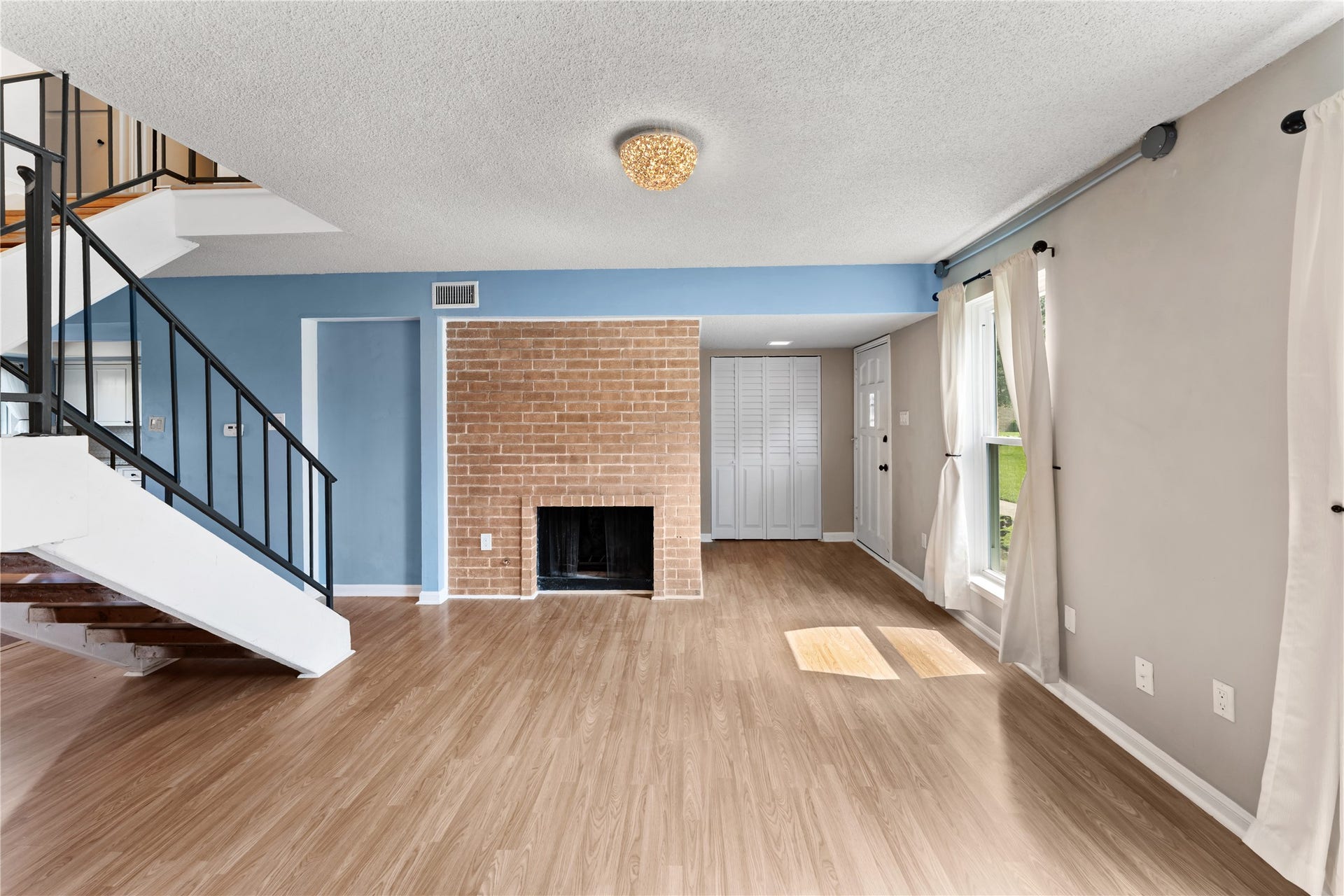 Central staircase leaves space open