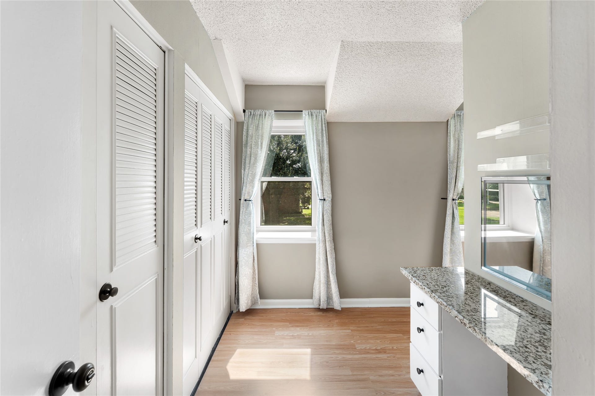 Additional vanity/built in desk in primary suite hallway