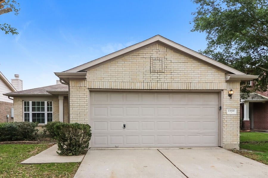 Property photo for 13910 Maleewan Lane, Sugar Land, TX
