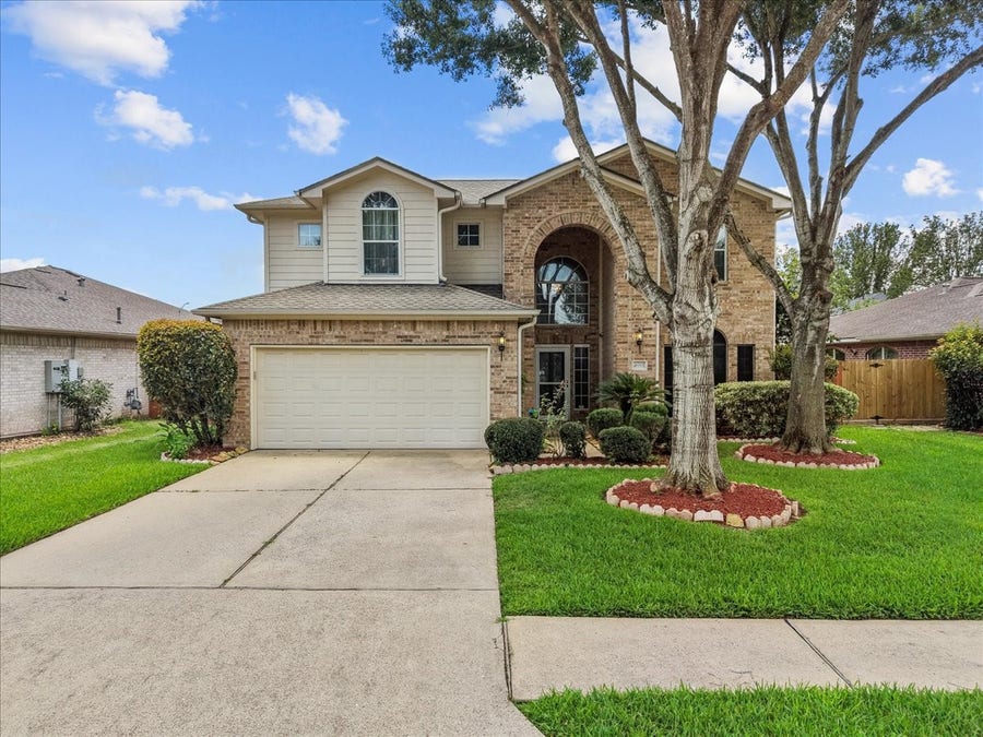Property photo for 10004 Dawn Brook Drive, Pearland, TX