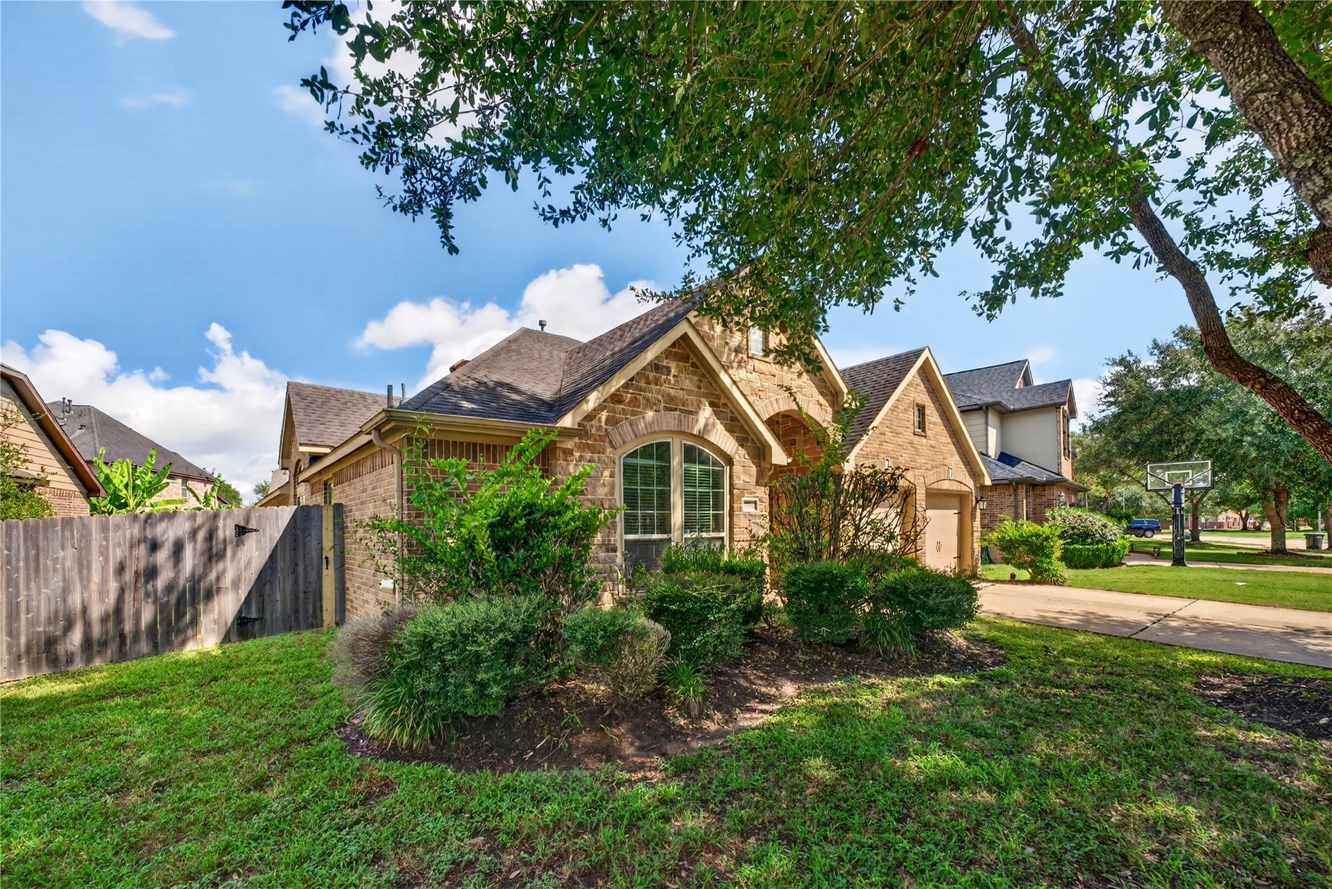6302 Falling Briar Lane, Sugar Land, TX 77479 6302 Falling Briar Lane, Sugar Land, TX 77479