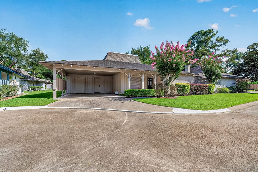 Property photo for 31 Champions Colony E, Houston, TX