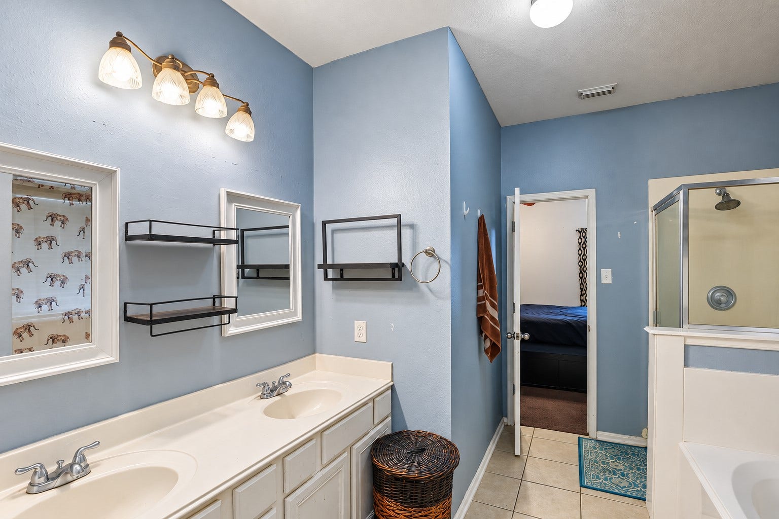 15 Buena Park Circle, Manvel, TX 77578 Primary Bathroom