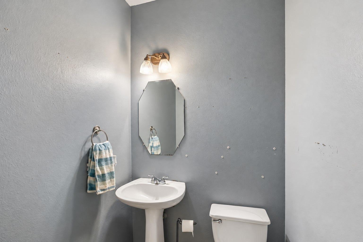 15 Buena Park Circle, Manvel, TX 77578 Half bath downstairs