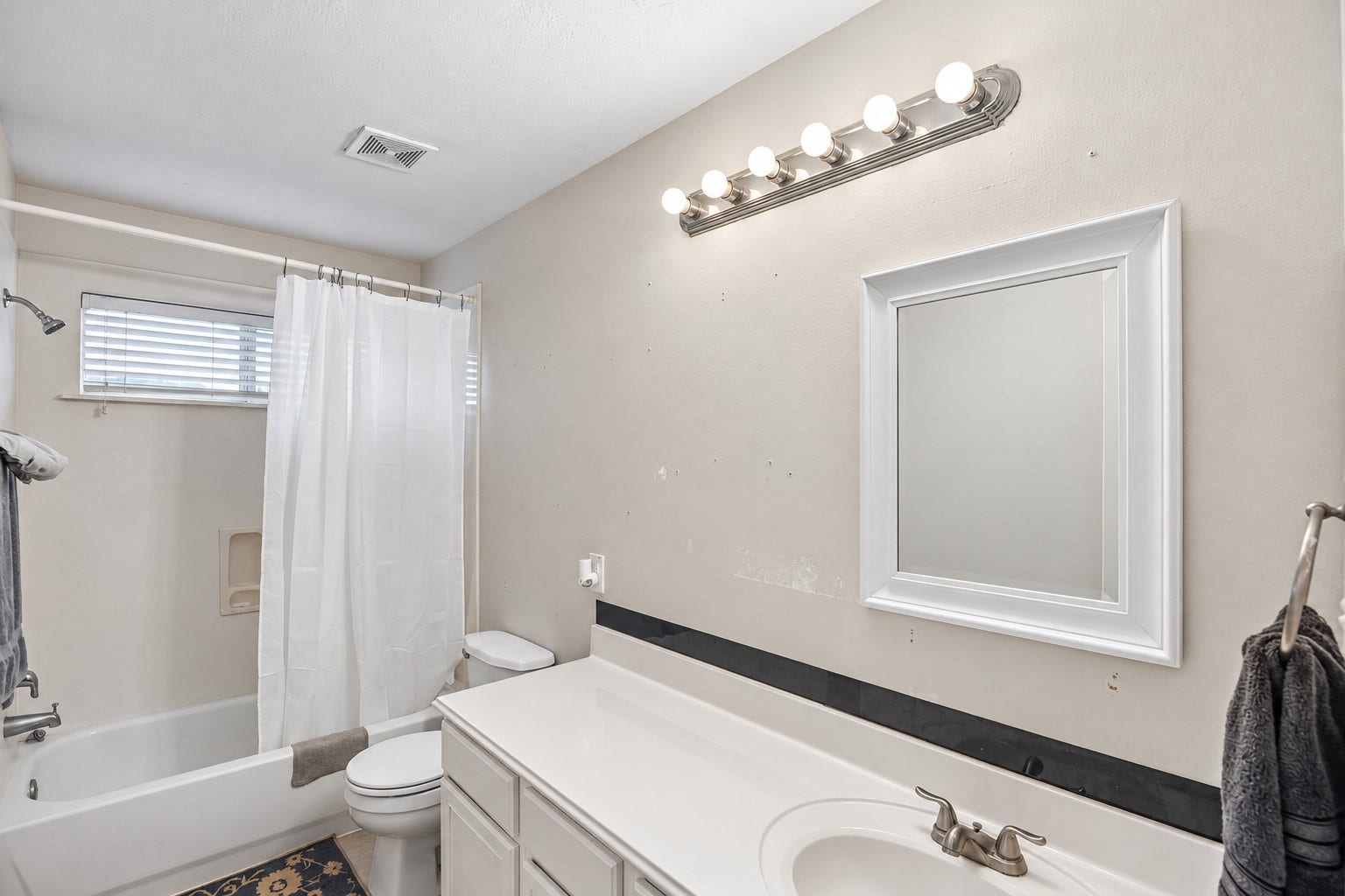 15 Buena Park Circle, Manvel, TX 77578 Bathroom 2