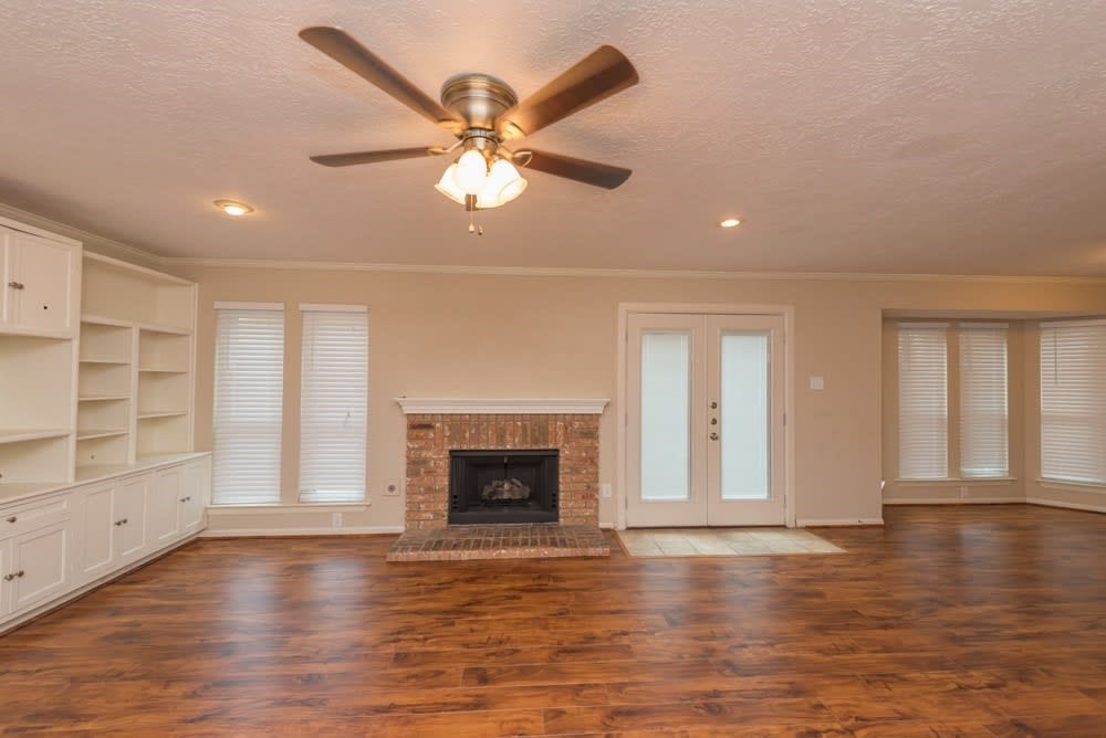 15119 Manorhill Drive, Houston, TX 77062 15119 Manorhill Drive, Houston, TX 77062