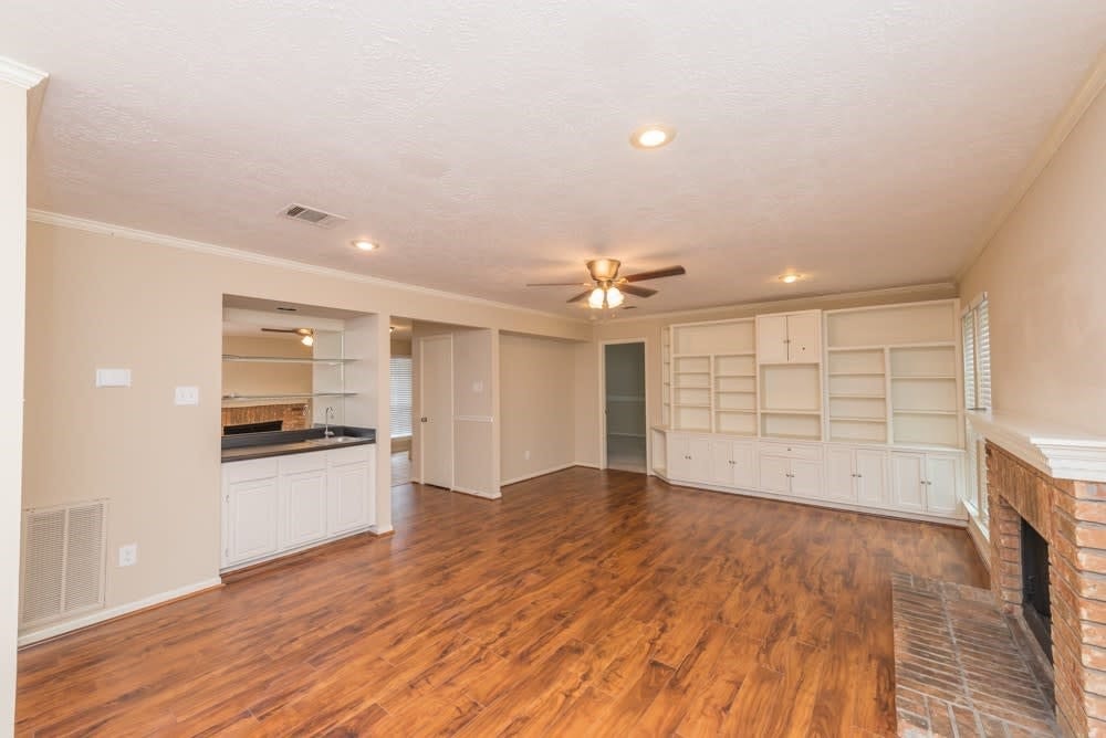 15119 Manorhill Drive, Houston, TX 77062 15119 Manorhill Drive, Houston, TX 77062
