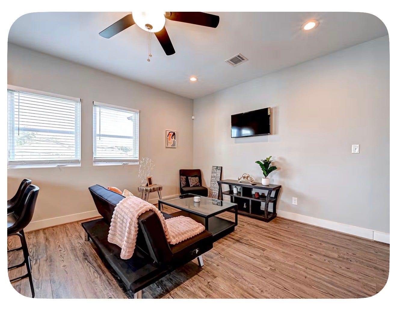 3241 Dixie Drive, Houston, TX 77021 3241 Dixie Drive, Houston, TX 77021