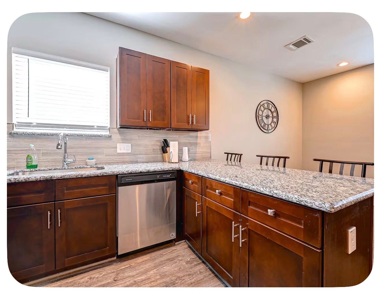 3241 Dixie Drive, Houston, TX 77021 3241 Dixie Drive, Houston, TX 77021