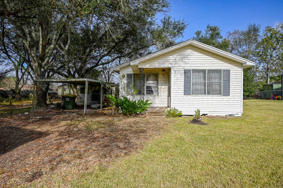 Property photo for 5905 Willow Drive, Pearland, TX