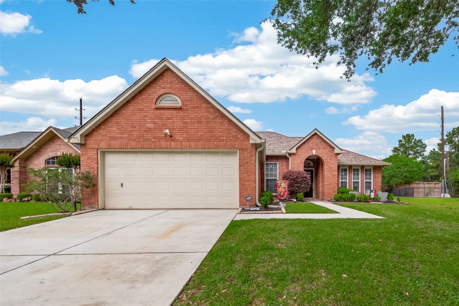 Property photo for 602 W Larkspur Circle, Pearland, TX