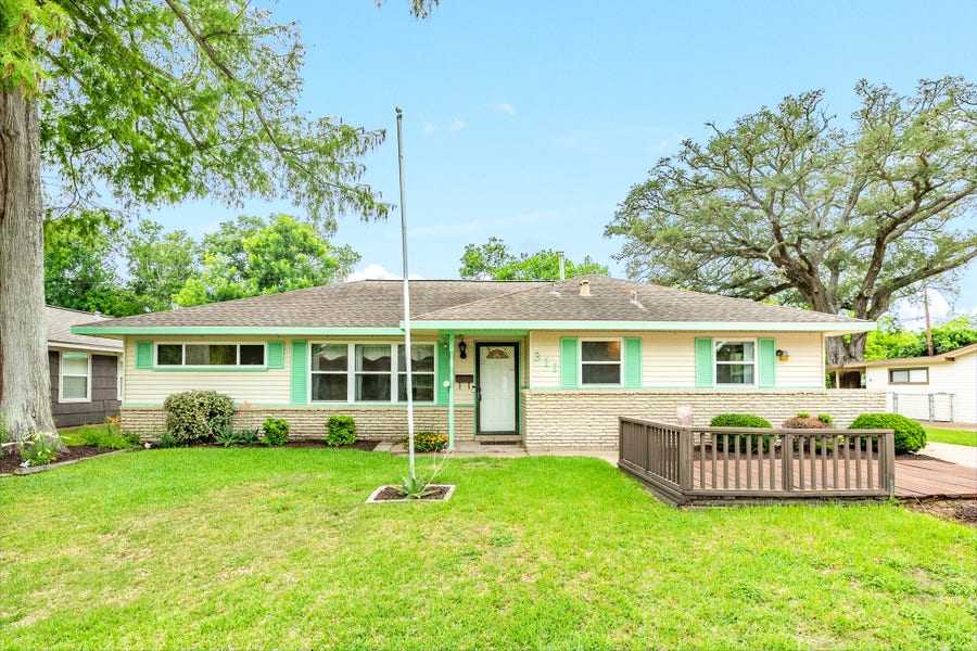 Property photo for 311 Carnation Street, Lake Jackson, TX