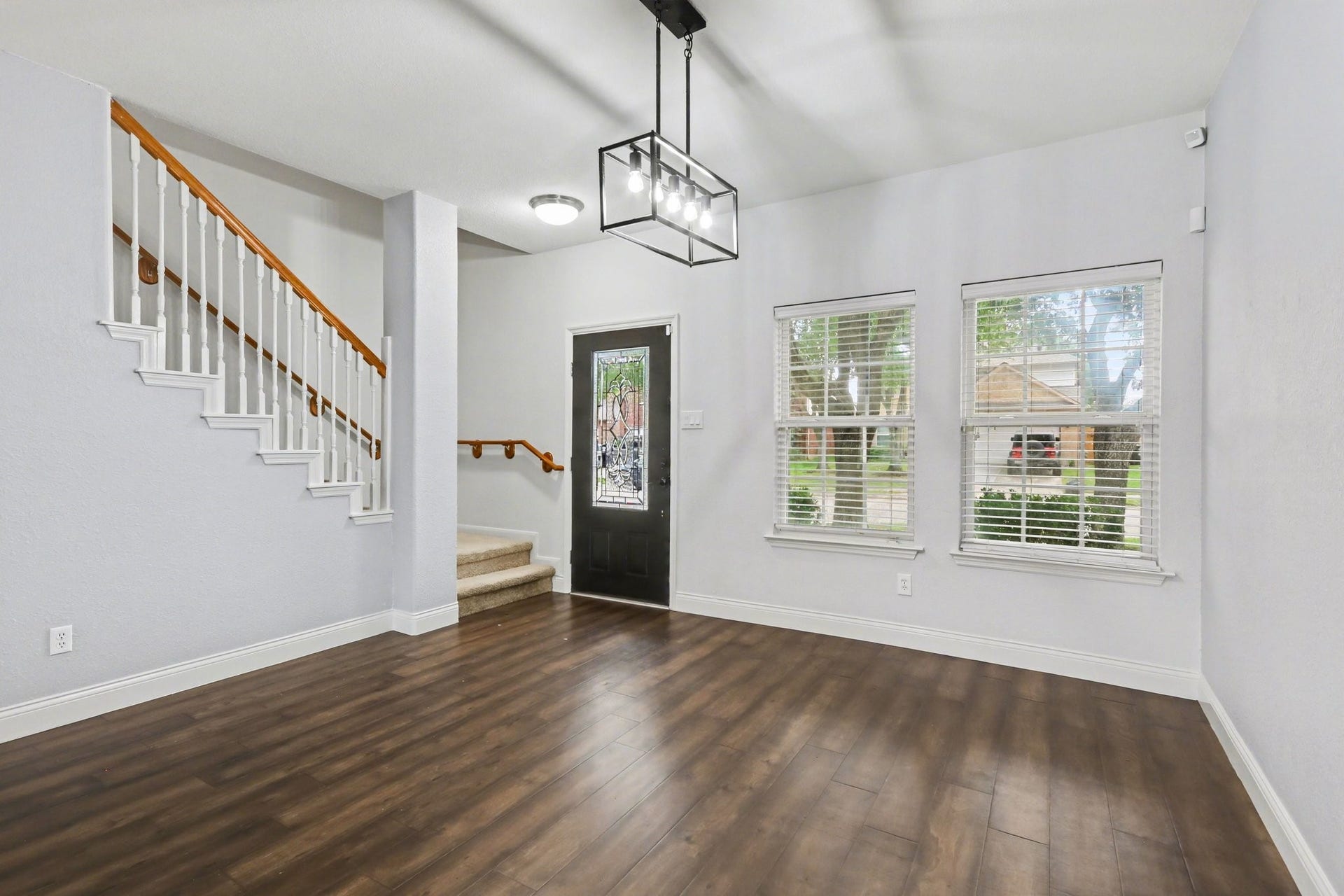 2705 Golden Creek Lane, Pearland, TX 77584 Just off the entry, you will find this formal dining space with a charming chandelier that anchors the space!