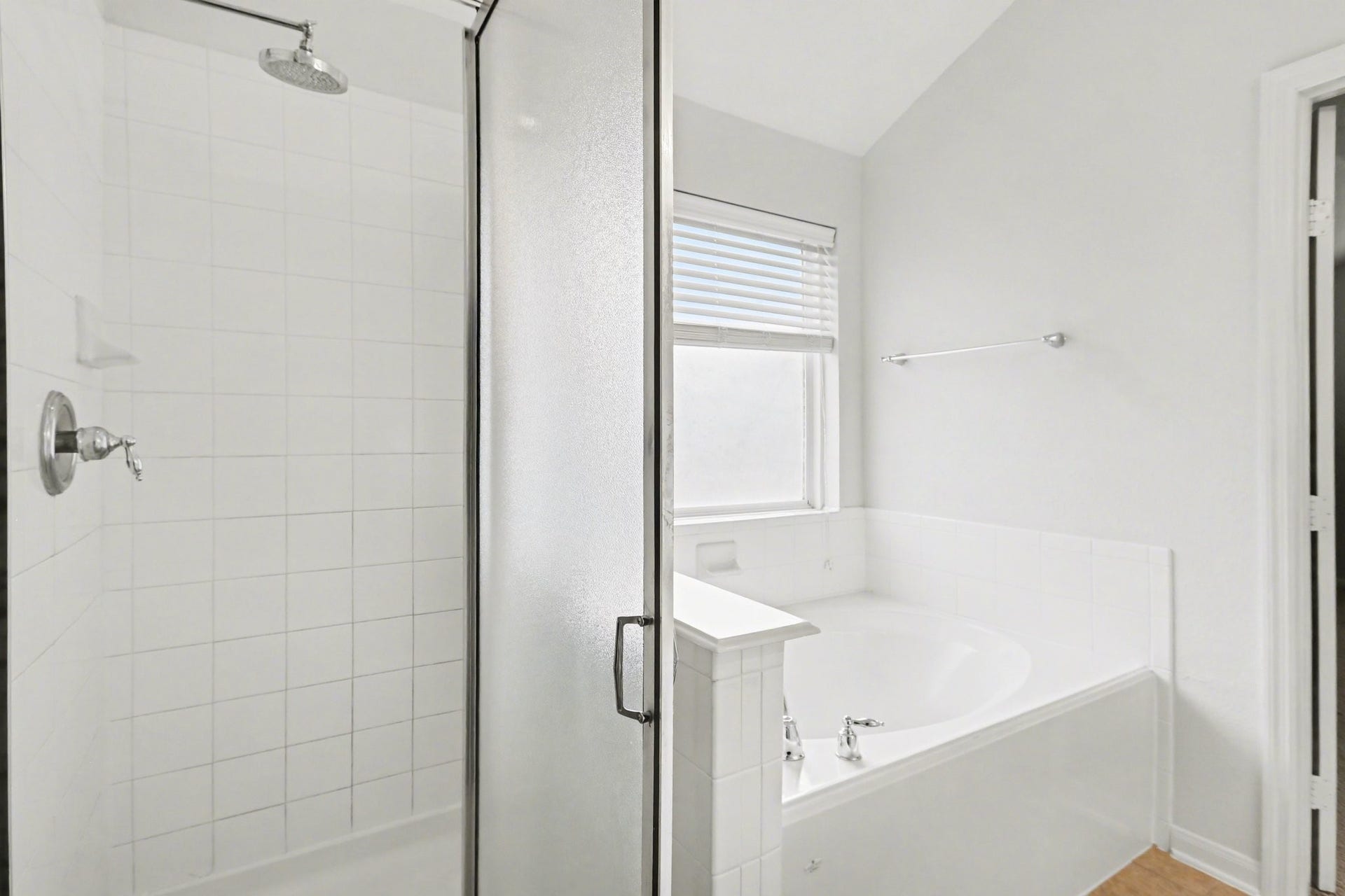 2705 Golden Creek Lane, Pearland, TX 77584 Do you prefer bubbles or steam? The choice is yours with this rain head shower or the oval garden tub with beautiful, timeless fixtures!