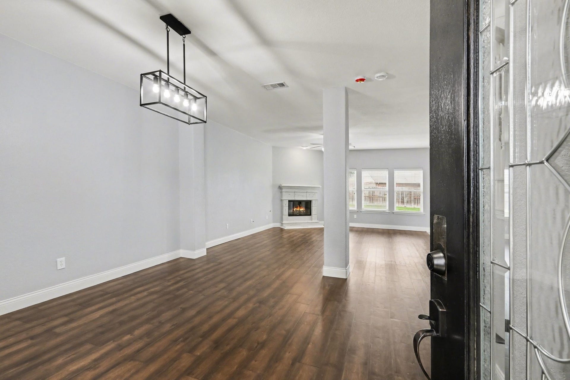 2705 Golden Creek Lane, Pearland, TX 77584 Open the door to a light and bright entertaining home that is freshly painted and move-in ready!