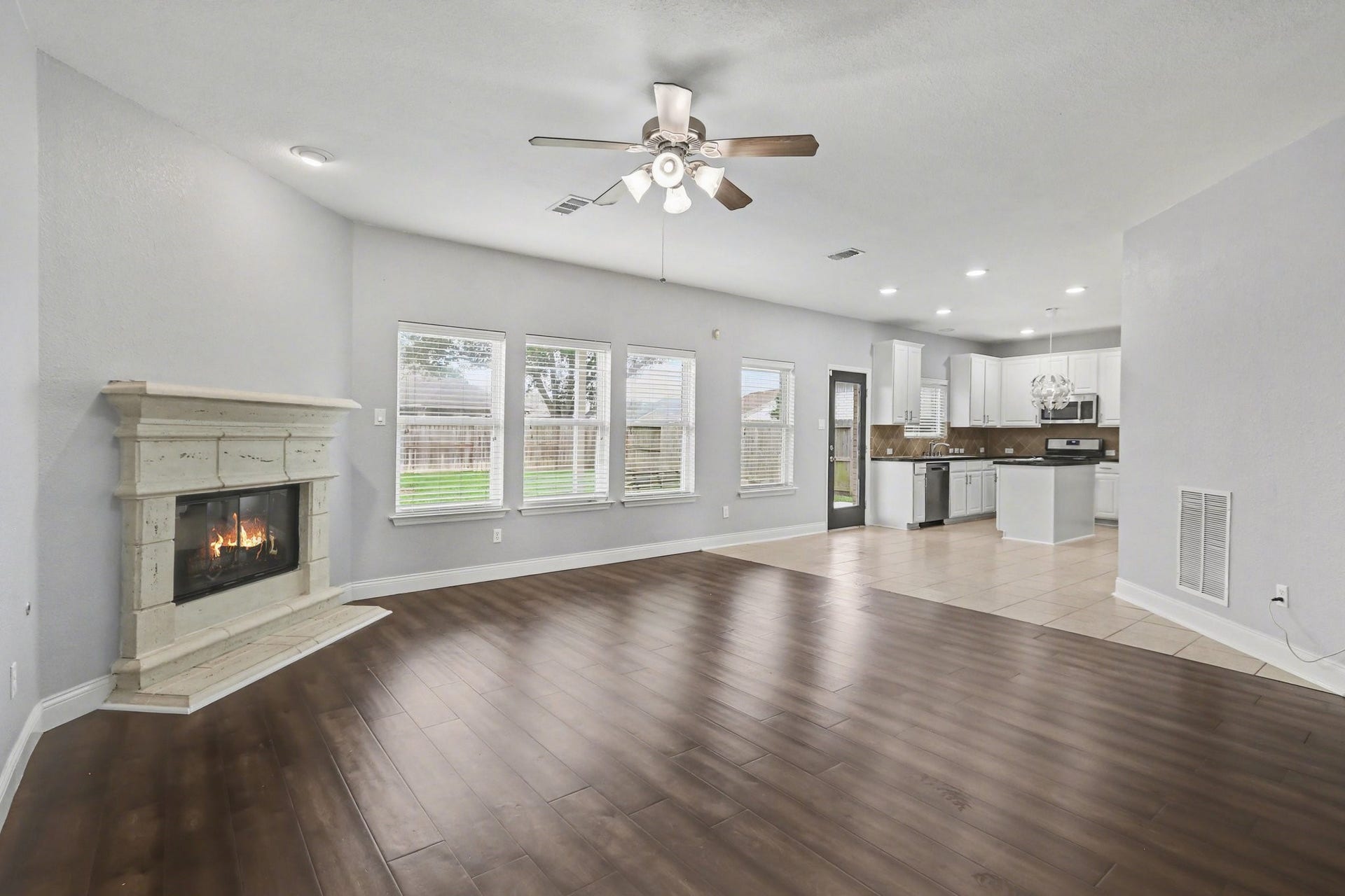 2705 Golden Creek Lane, Pearland, TX 77584 This great open floor plan is perfect for keeping the family connected, whether its playing cards in the formal dining space, relaxing in the spacious family room, or cooking up a meal in the island kitchen!