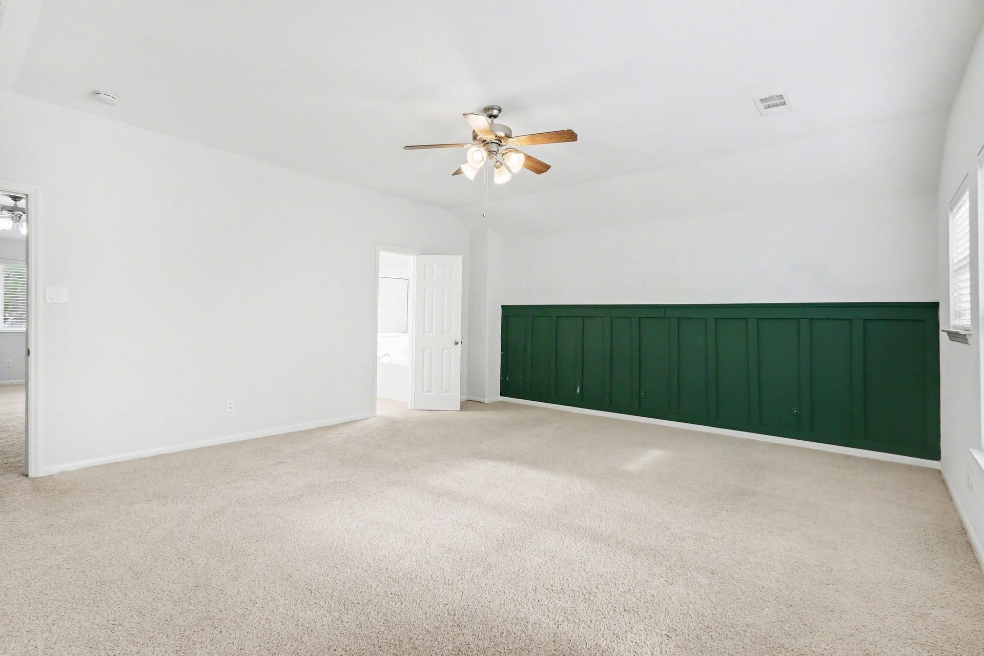 2705 Golden Creek Lane, Pearland, TX 77584 There is ample room for furniture pieces for all your storage needs!