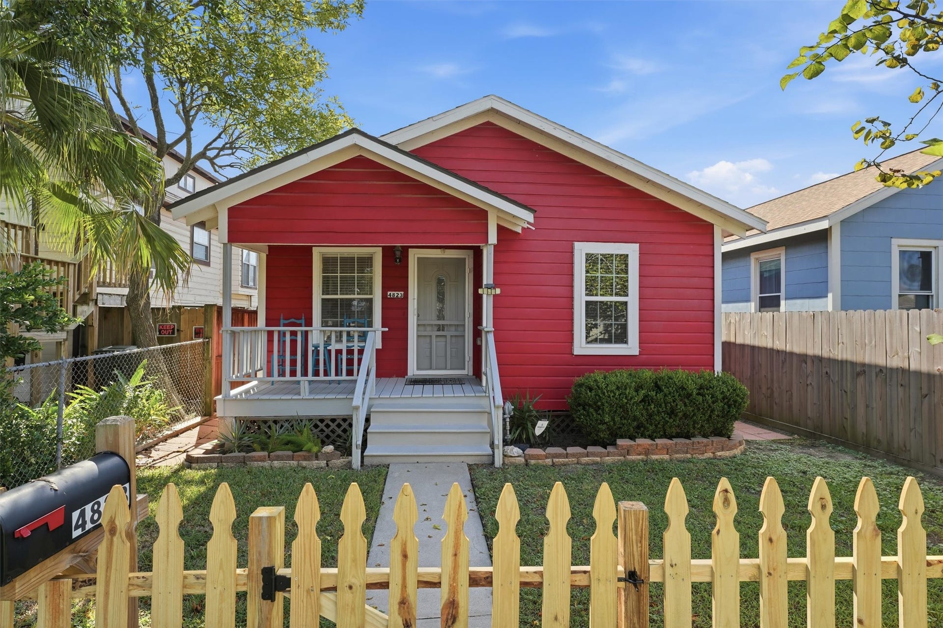 4823 Bernardo De Galvez, Galveston, TX 77551 Front fenced yard.