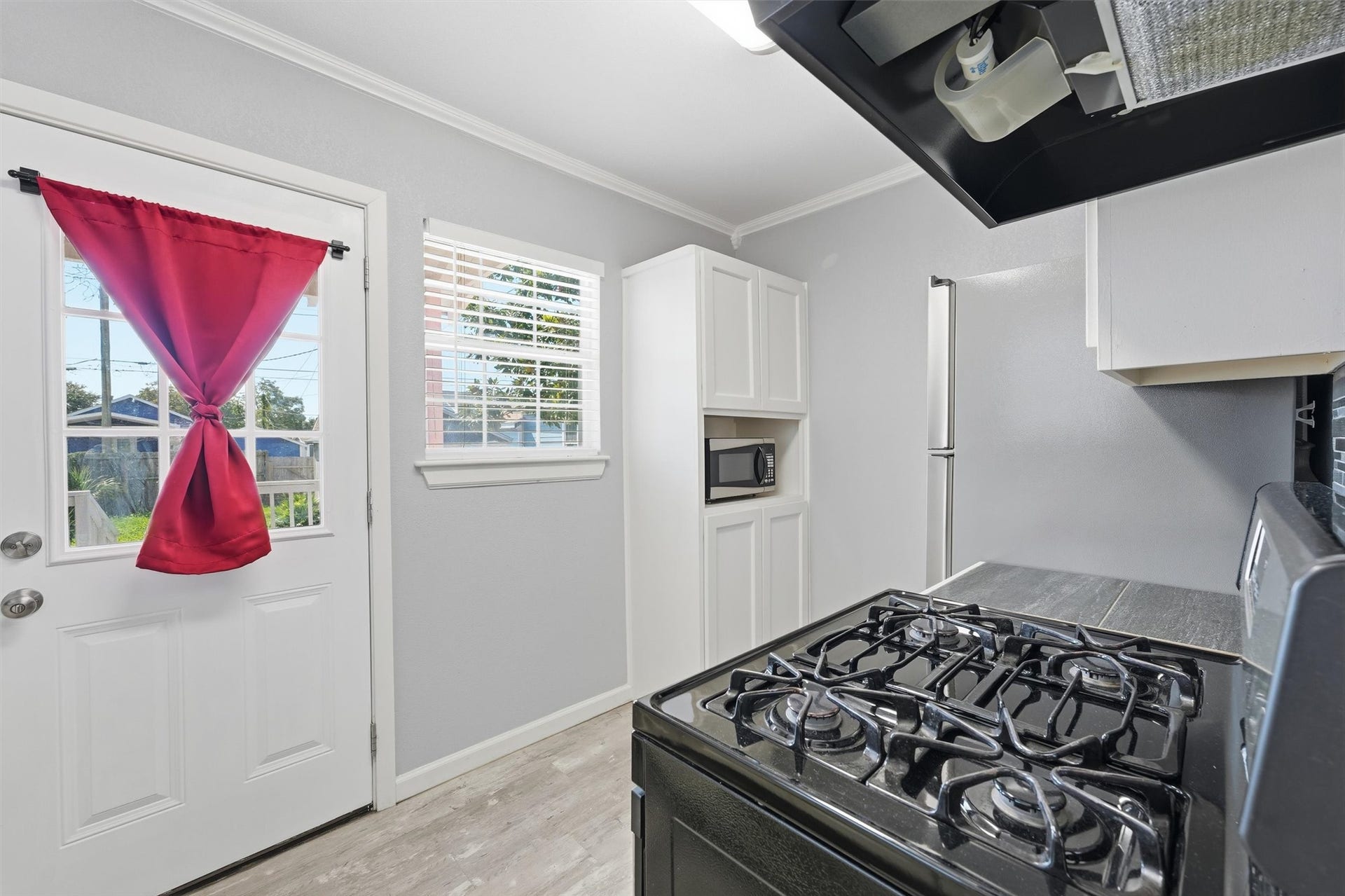 4823 Bernardo De Galvez, Galveston, TX 77551 Kitchen.