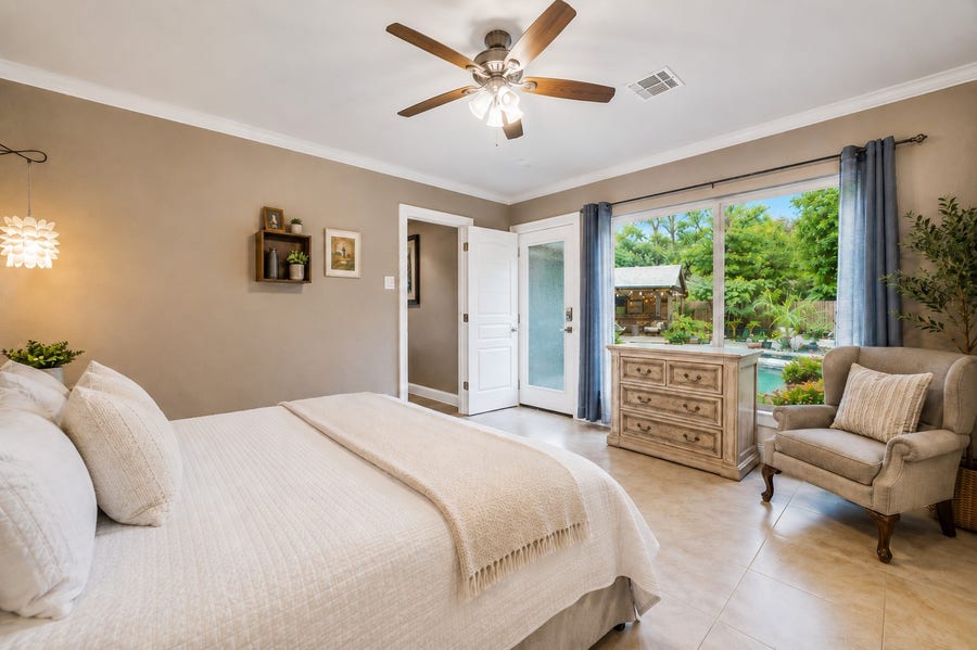 Property photo for 5 Tree Frog Drive, Houston, TX
