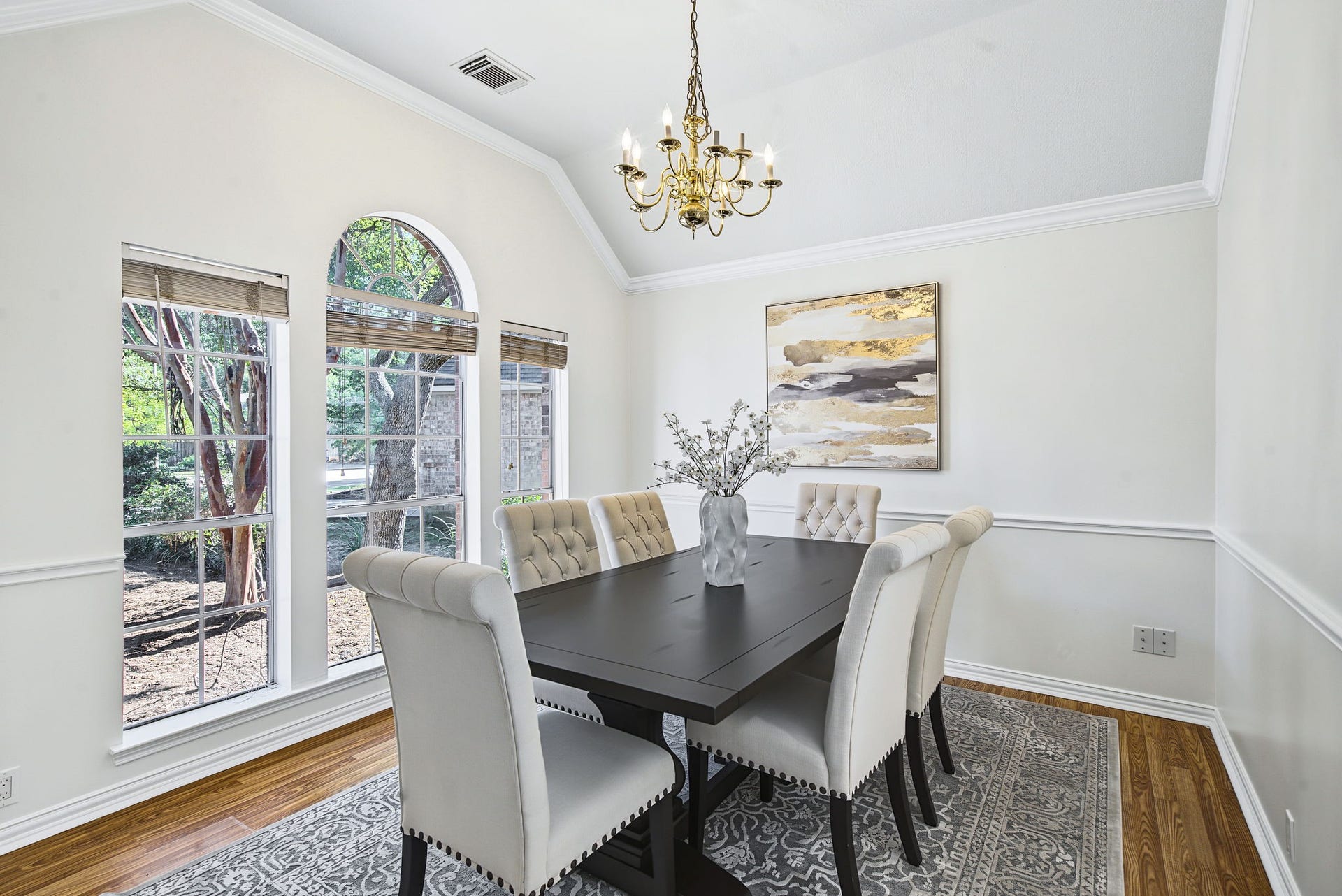 51 Pinery Ridge Place, The Woodlands, TX 77382 An arched window, elevated ceiling, and crown molding give the dining room a distinctive setting for holiday meals and everyday gatherings.