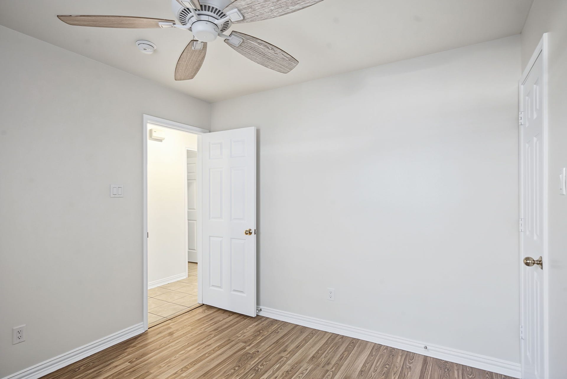 51 Pinery Ridge Place, The Woodlands, TX 77382 Fresh neutral paint, wood-look flooring, and a ceiling fan create a versatile secondary bedroom ready for your furnishings.