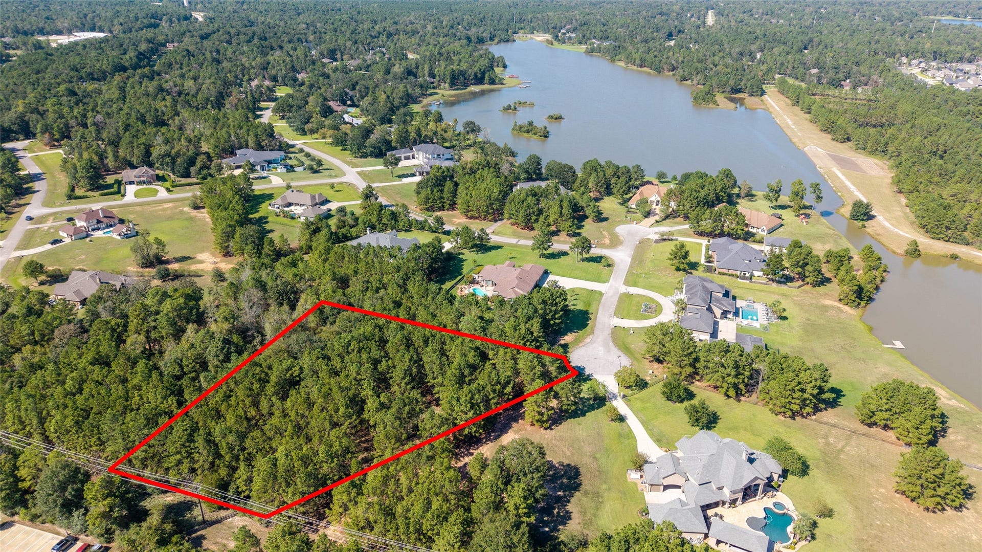0 Ridgelake Court, Montgomery, TX 77316 Welcome to Ridgelake Shores! Discover 2.3 acres of beautiful, wooded land nestled within the gated Edgewater section of this sought -after community. Surrounded by beautiful homes and scenic lake views, this property offers incredible opportunity to bring your vision to life! Horses welcome!