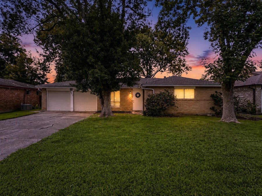 Property photo for 16915 Tibet Road, Friendswood, TX