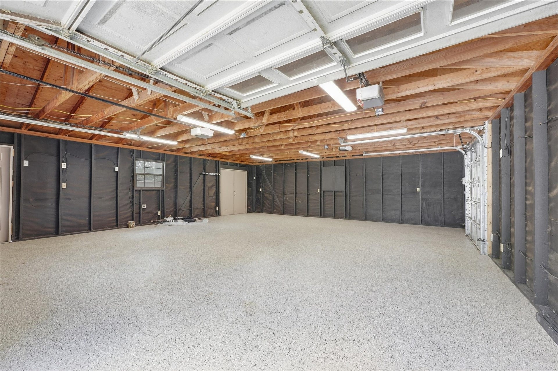 7321 Root Road, Spring, TX 77389 Awesome 850+SqFt detached garage.
