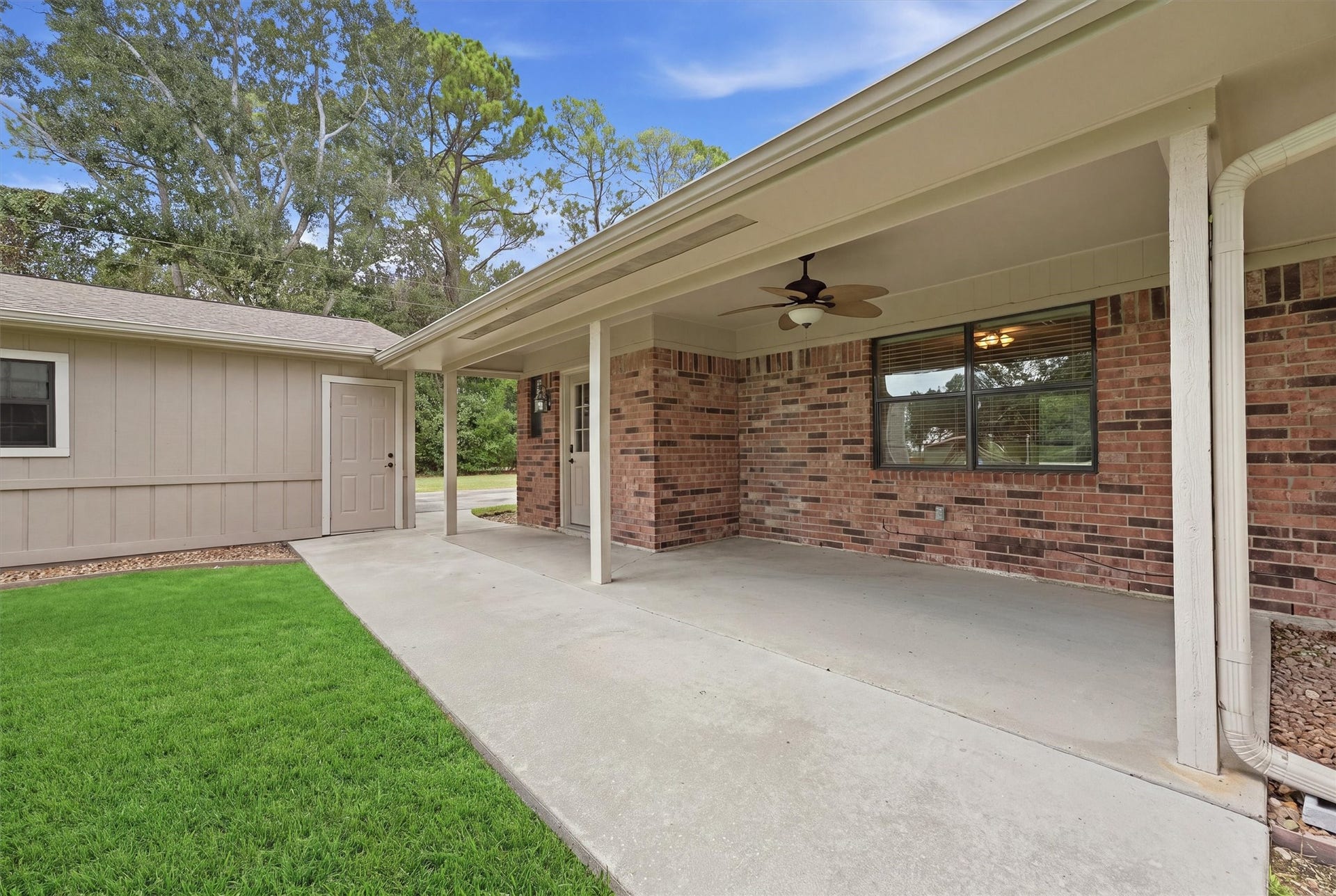 7321 Root Road, Spring, TX 77389 The oversized covered rear patio