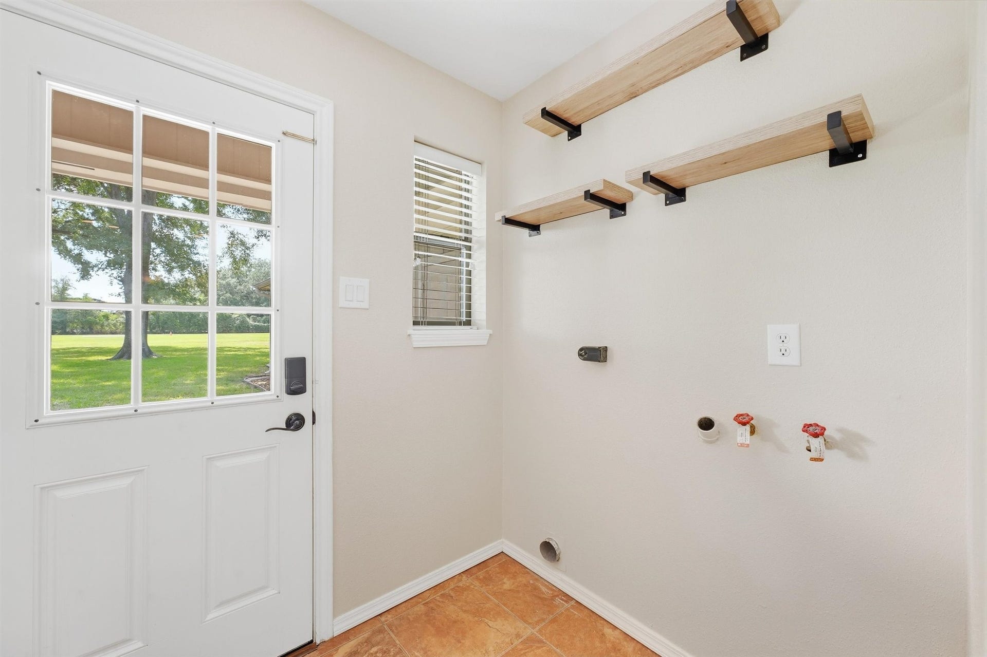7321 Root Road, Spring, TX 77389 Laundry room