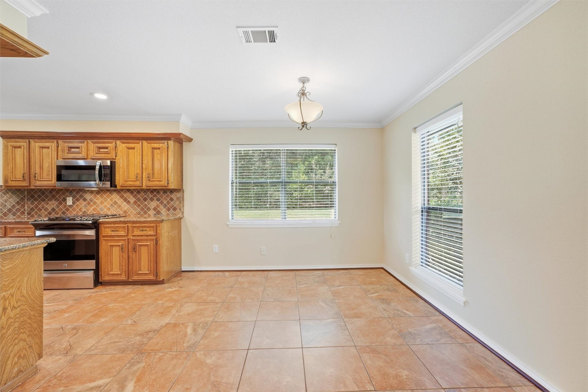 7321 Root Road, Spring, TX 77389 Breakfast area coming off of the kitchen.