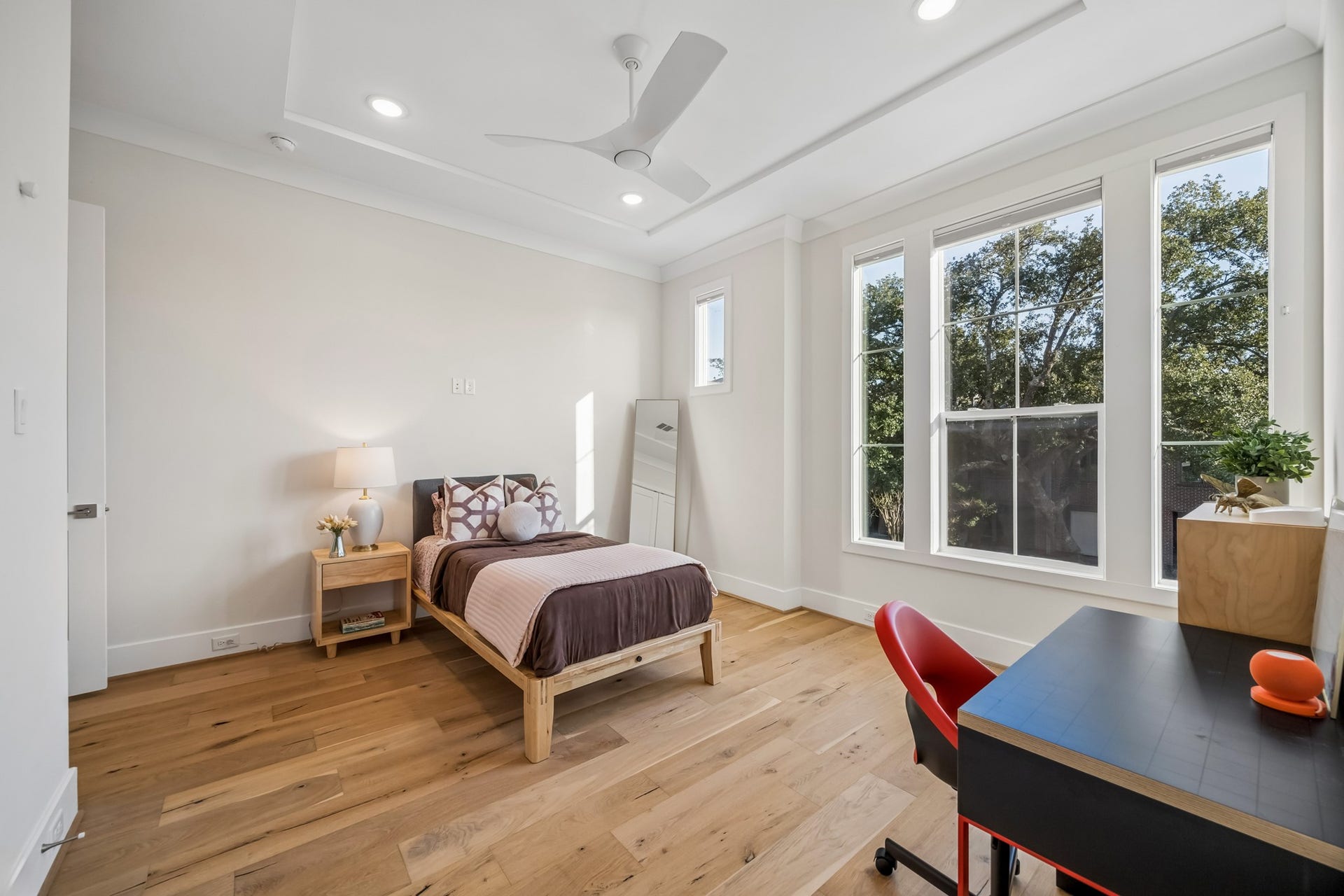 2432 Wroxton Road, Houston, TX 77005 2432 Wroxton Road, Houston, TX 77005