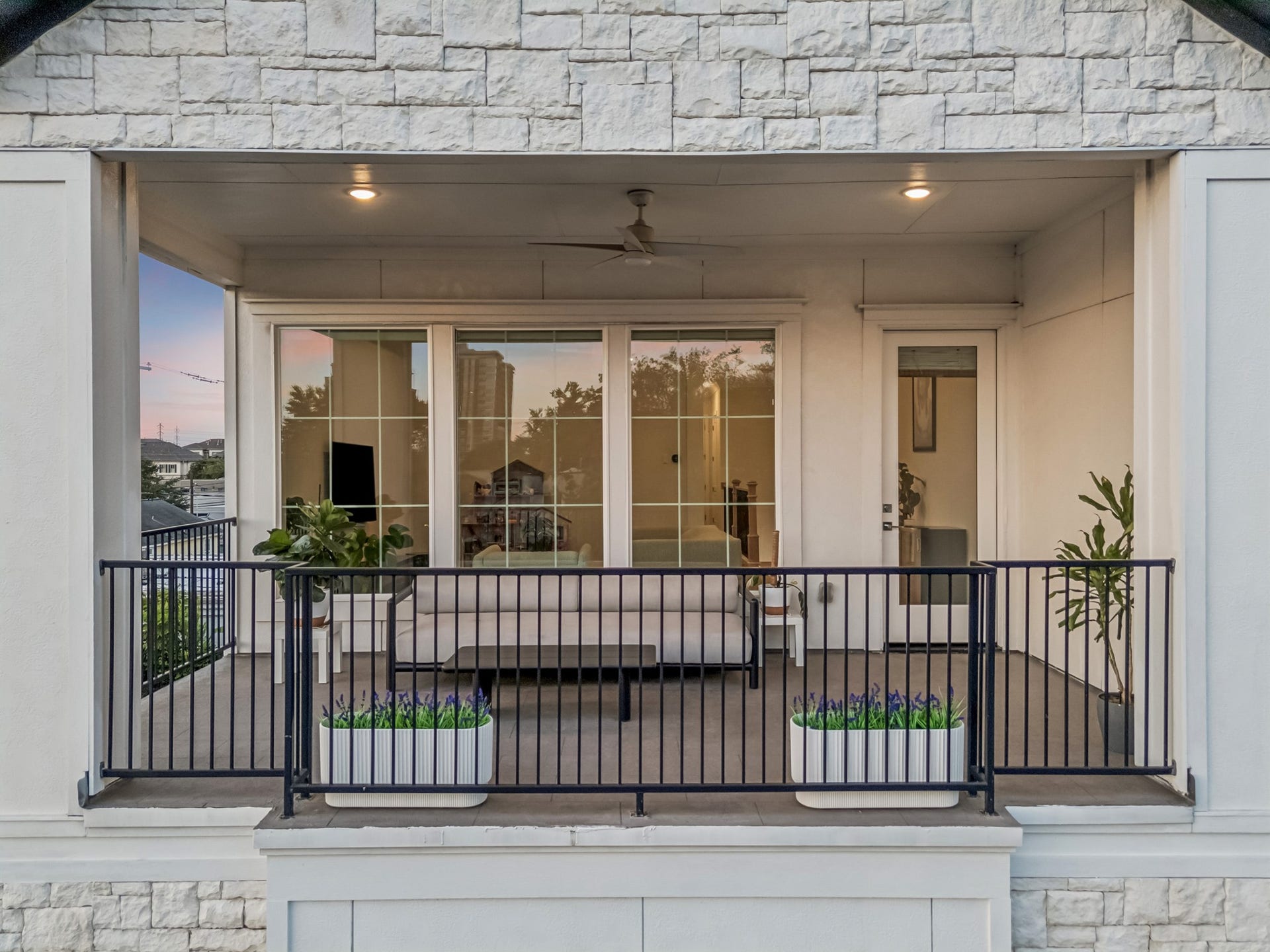 2432 Wroxton Road, Houston, TX 77005 2432 Wroxton Road, Houston, TX 77005