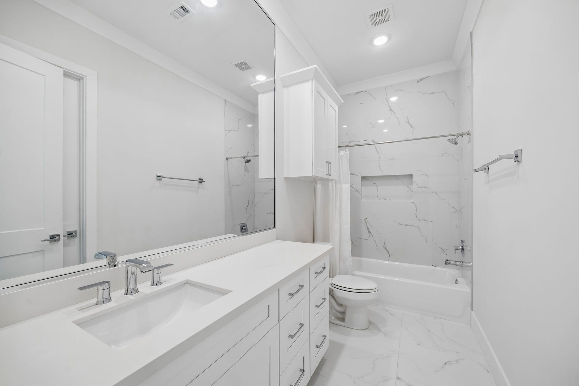 2432 Wroxton Road, Houston, TX 77005 2432 Wroxton Road, Houston, TX 77005