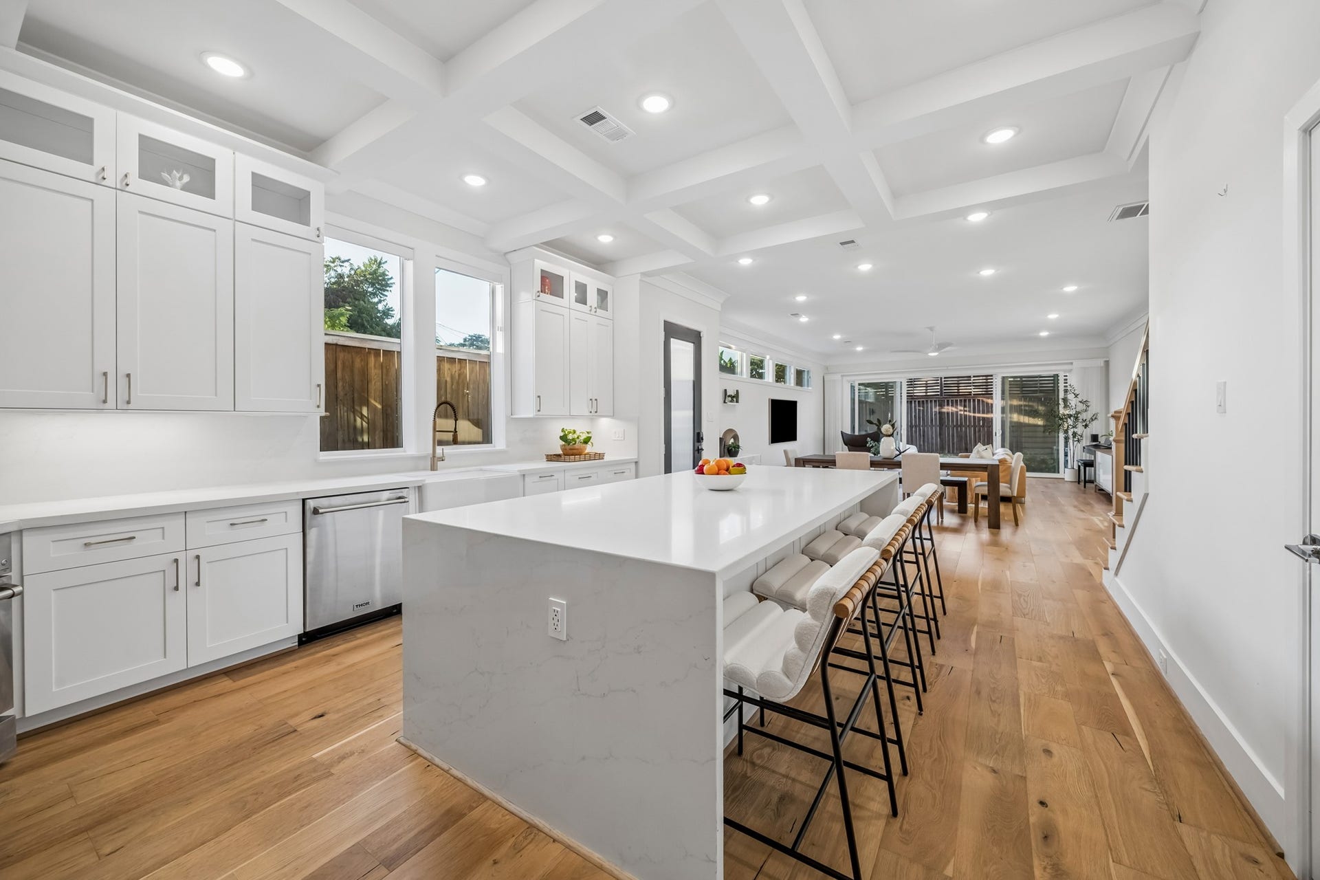2432 Wroxton Road, Houston, TX 77005 2432 Wroxton Road, Houston, TX 77005