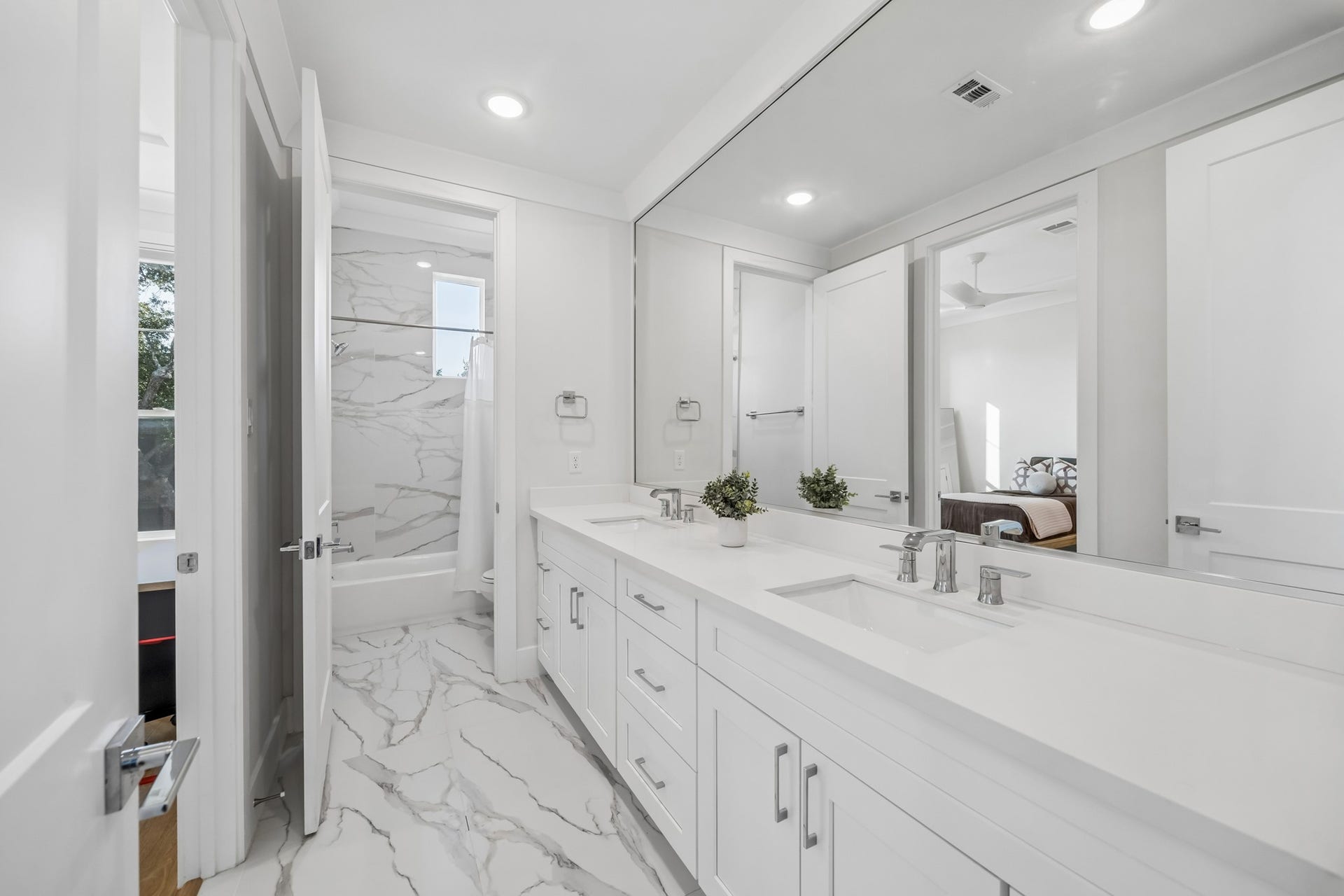 2432 Wroxton Road, Houston, TX 77005 2432 Wroxton Road, Houston, TX 77005
