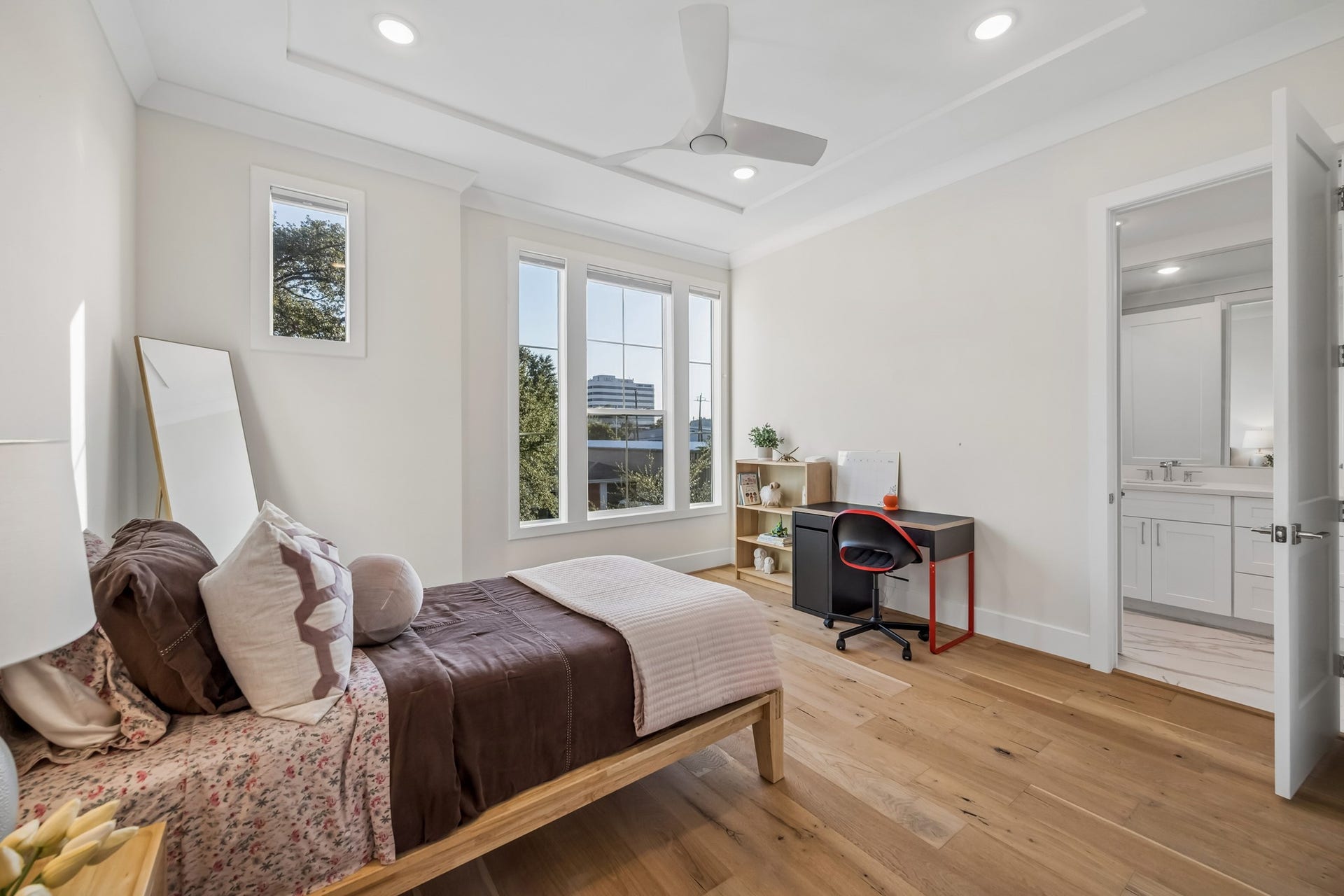 2432 Wroxton Road, Houston, TX 77005 2432 Wroxton Road, Houston, TX 77005