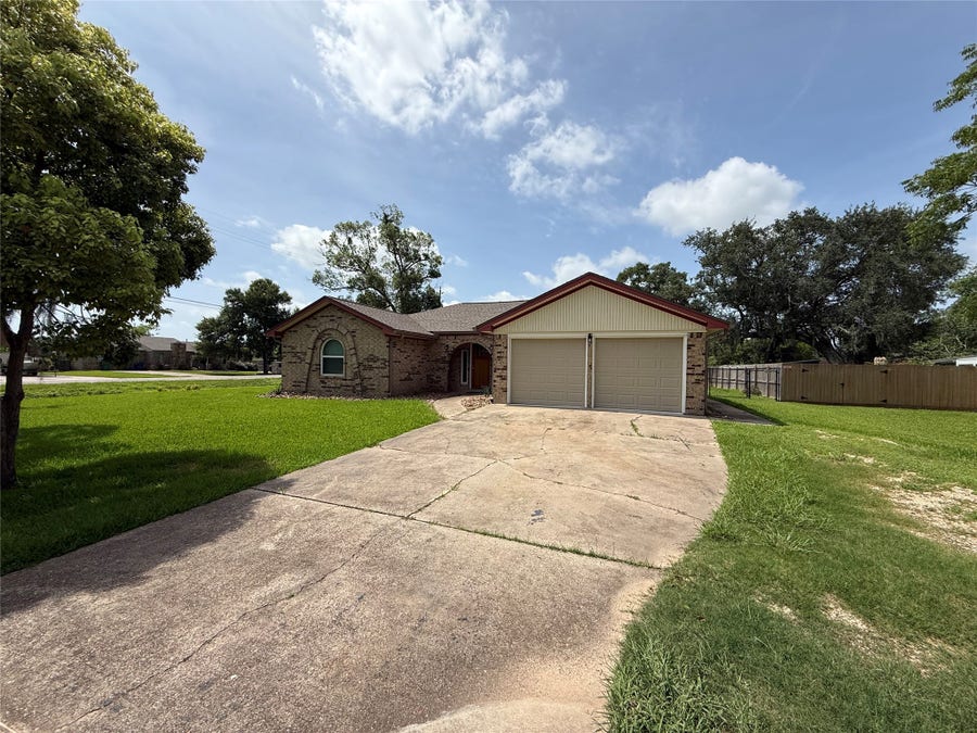 Property photo for 201 San Saba Street, Richwood, TX