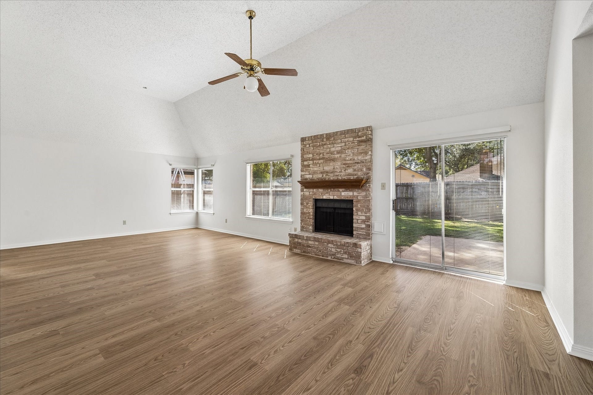 15503 Ensenada Drive, Houston, TX 77083 15503 Ensenada Drive, Houston, TX 77083