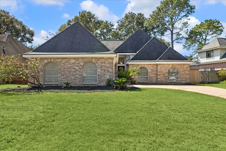 Property photo for 15503 Ensenada Drive, Houston, TX