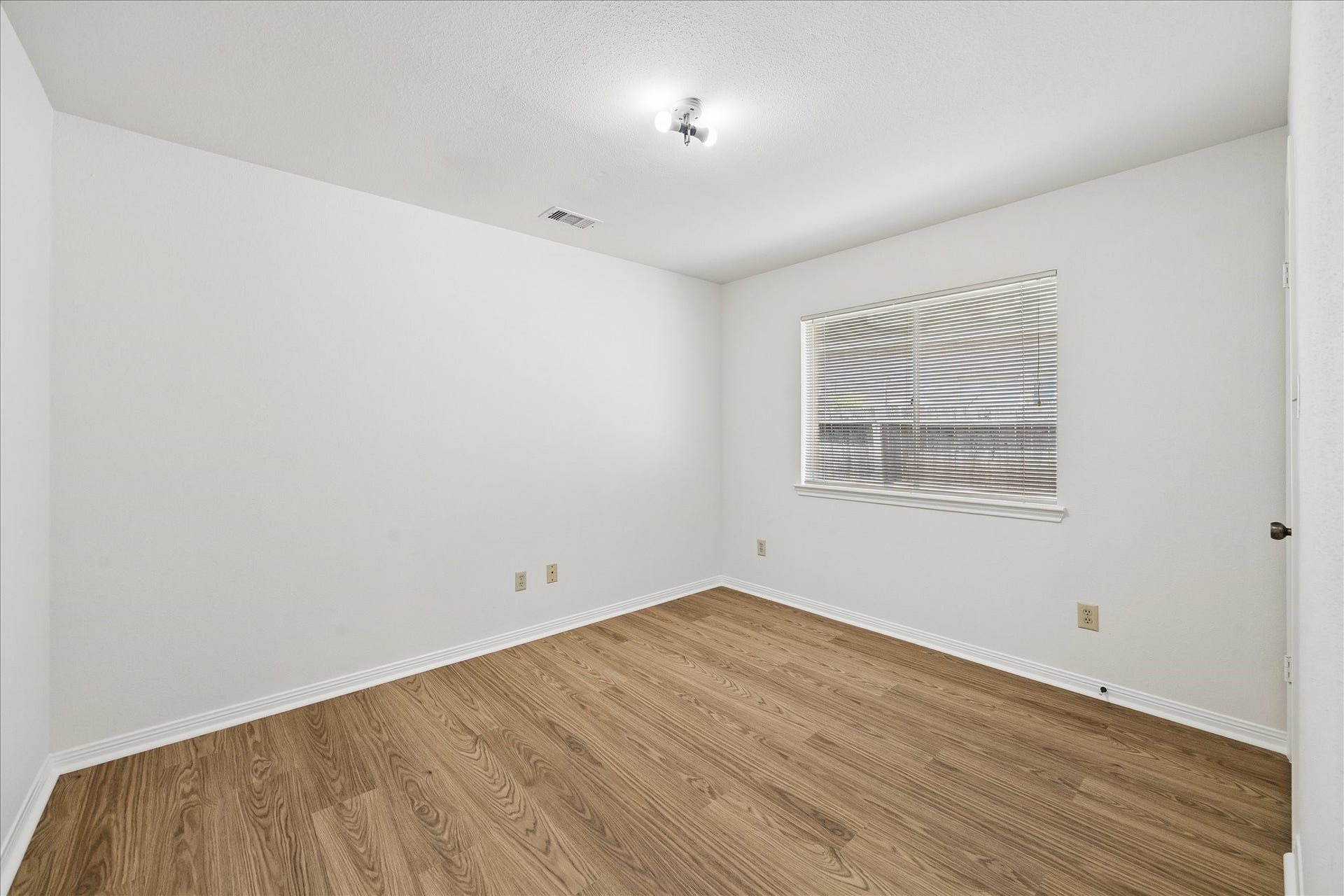 15503 Ensenada Drive, Houston, TX 77083 Secondary bedroom